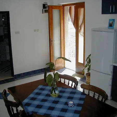 Miva - 60m From The Sea * Sutivan