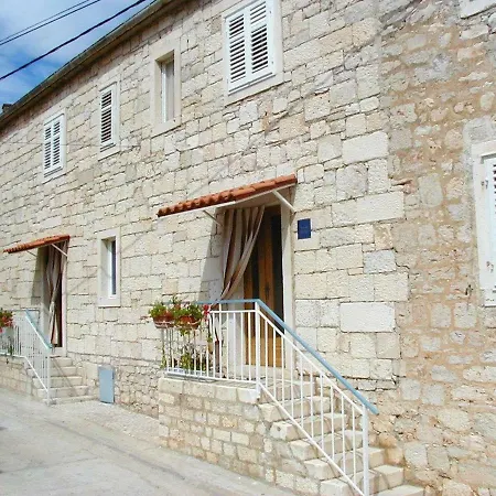 Miva - 60m From The Sea * Sutivan